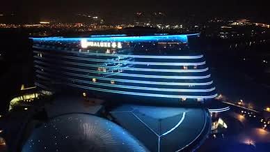 4K实拍南京江北新区地标长江之舟酒店夜景视频的预览图
